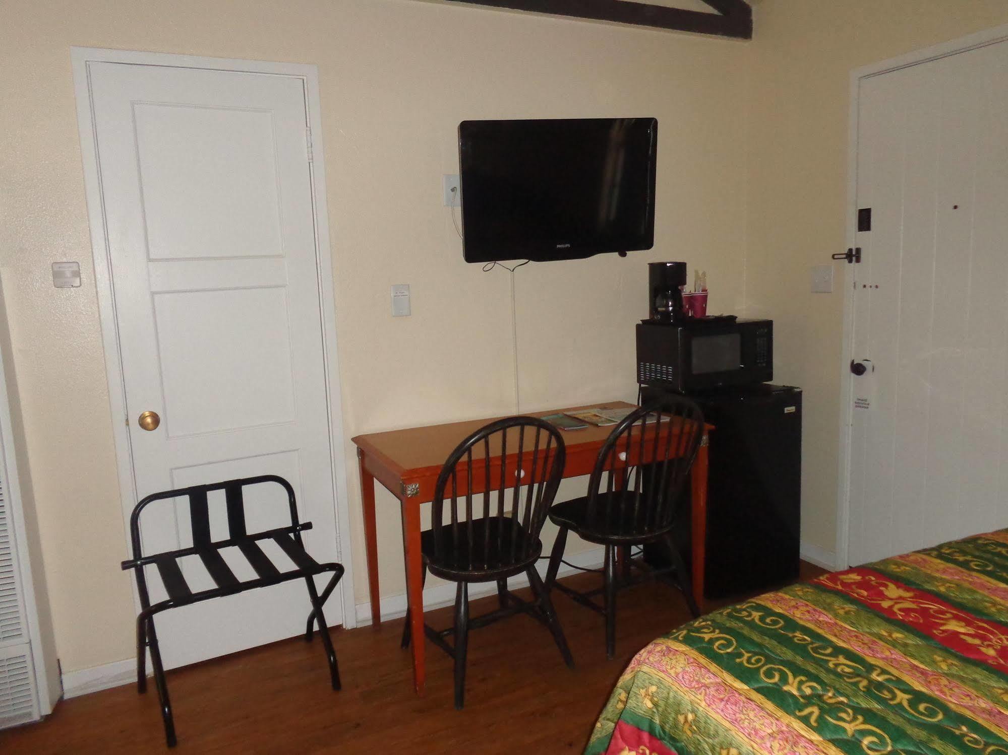 Farmhouse Motel Motel