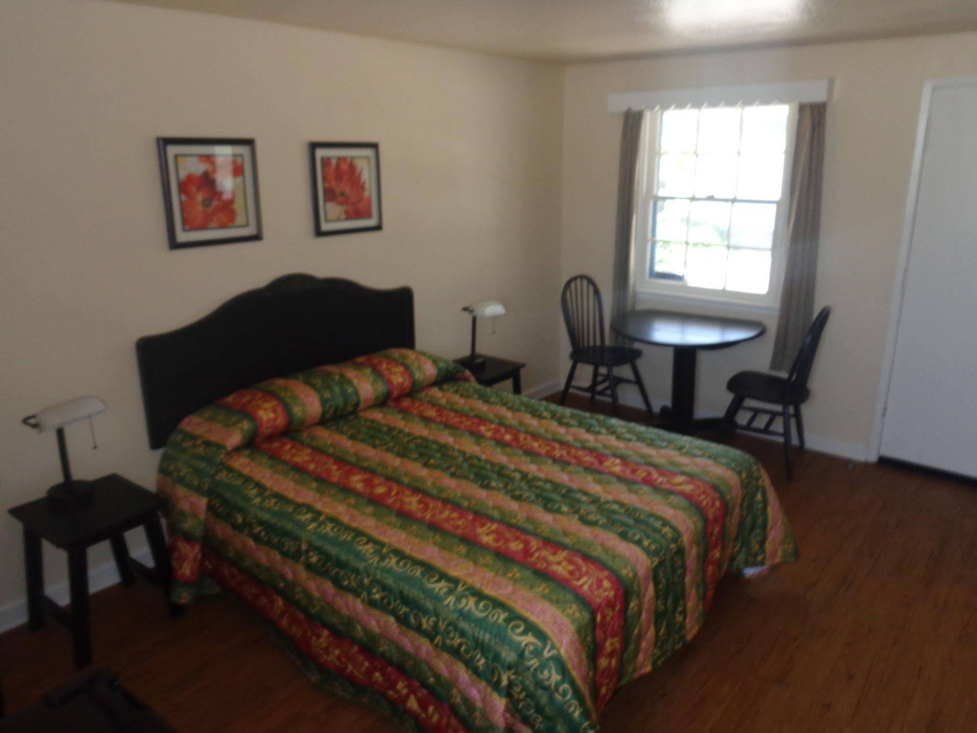 Farmhouse Motel Motel 3*