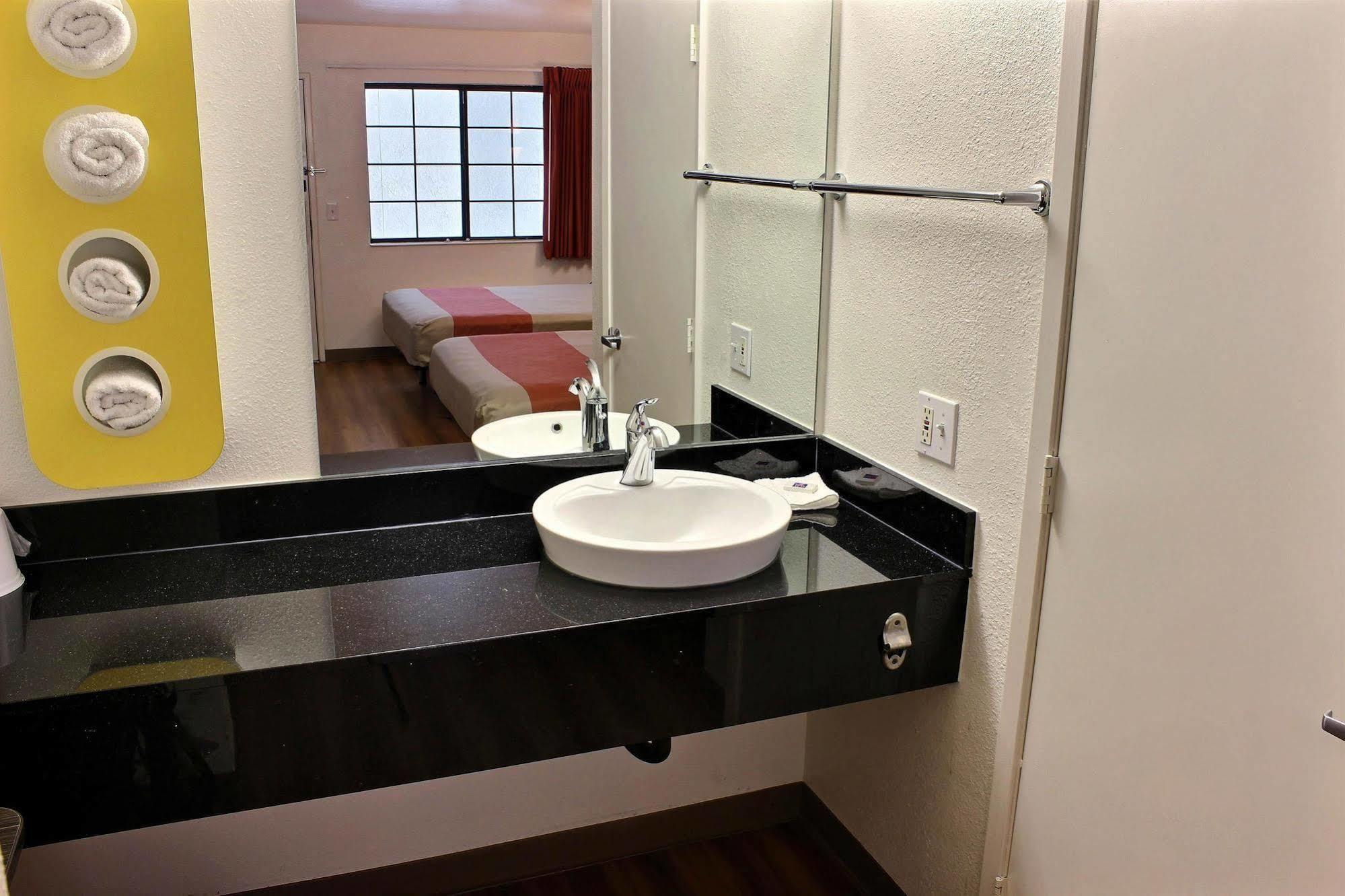 6-paso Robles, Ca Hotel