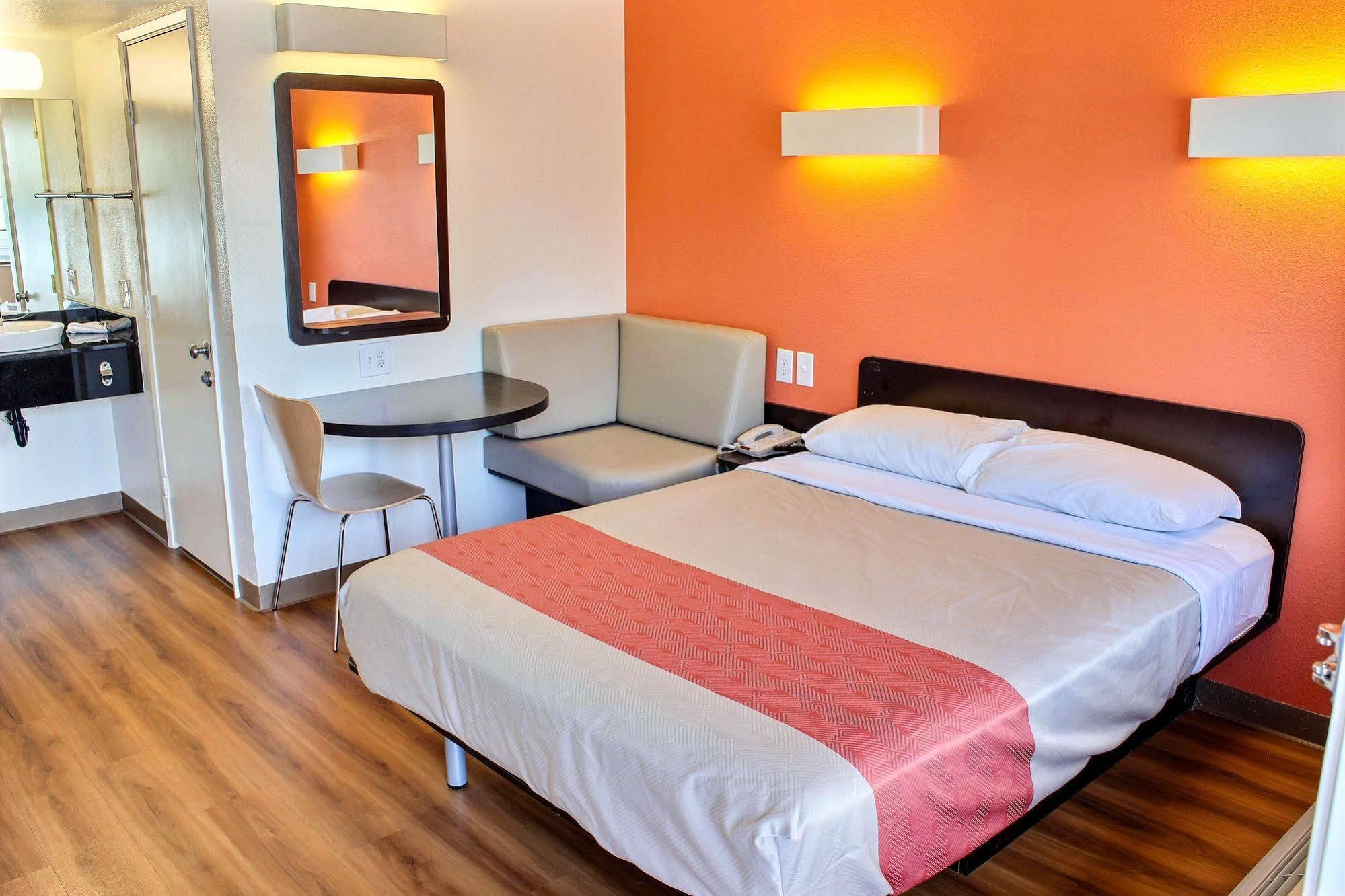 6-paso Robles, Ca Hotel