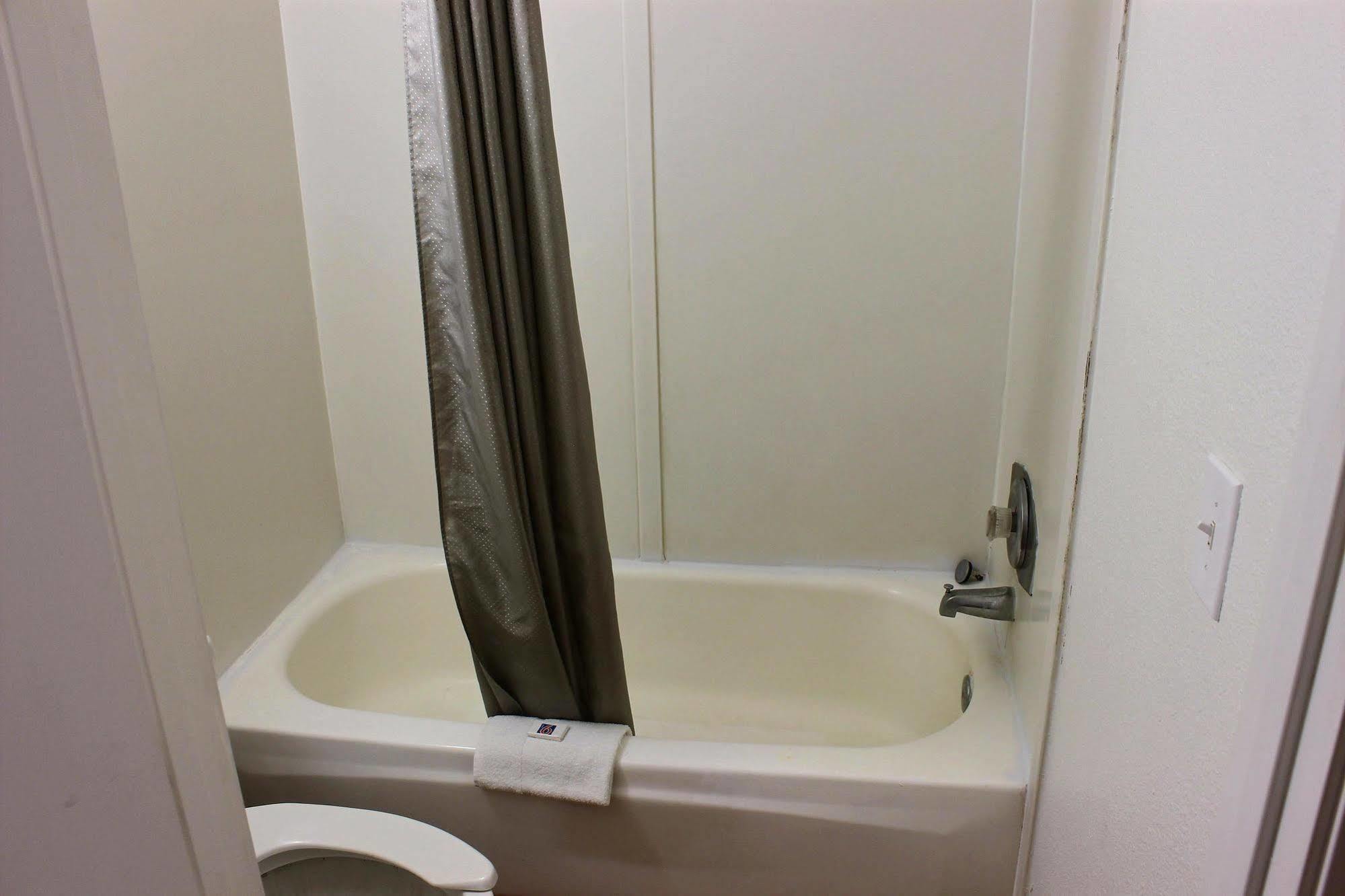 6-paso Robles, Ca Hotel