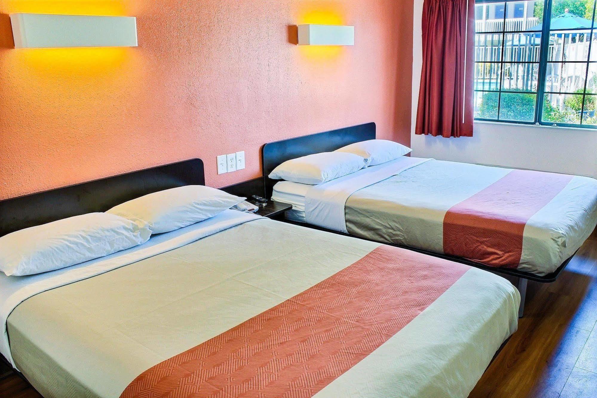 6-paso Robles, Ca Hotel