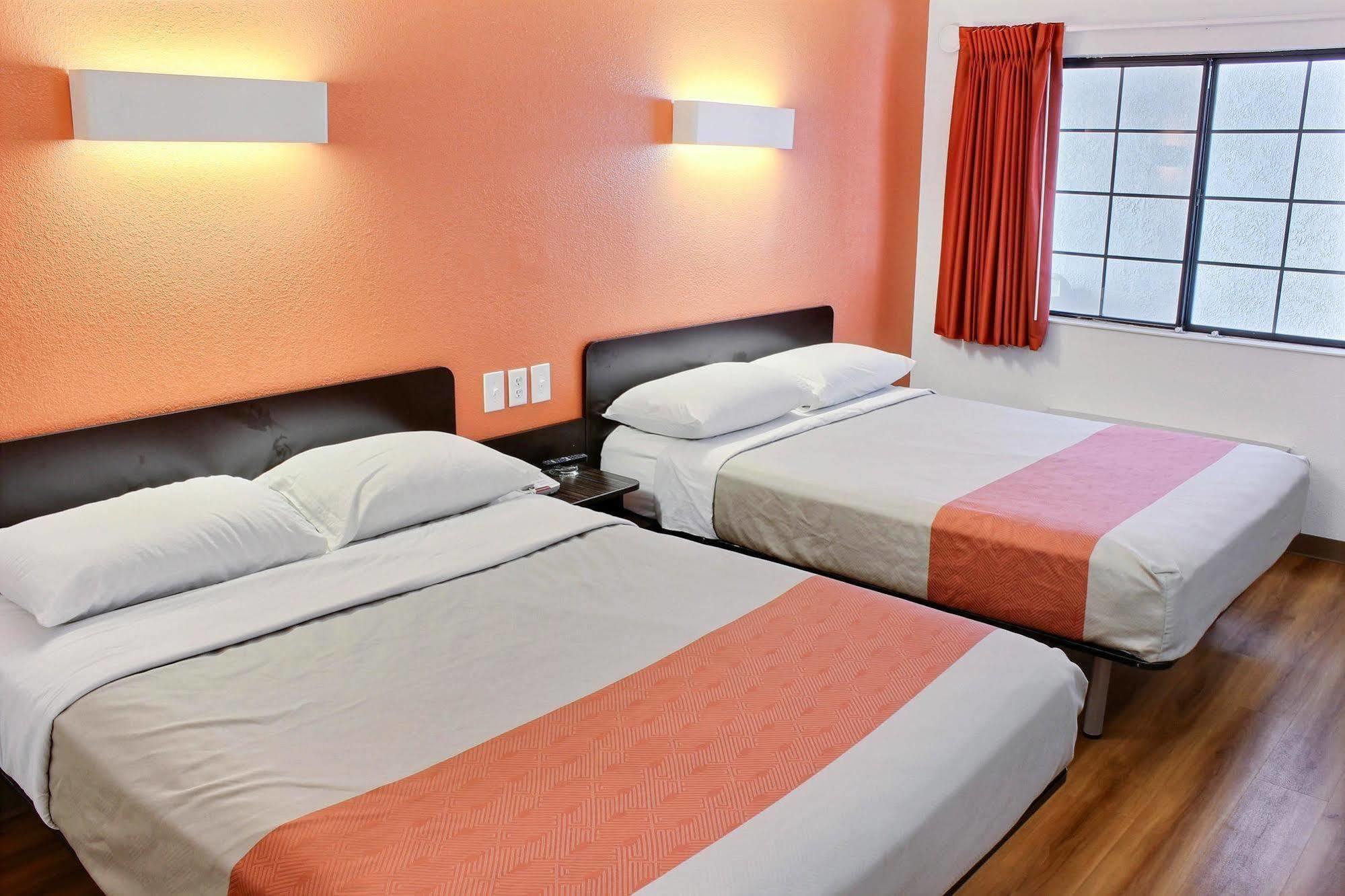 Hotel 6-paso Robles, Ca 2*