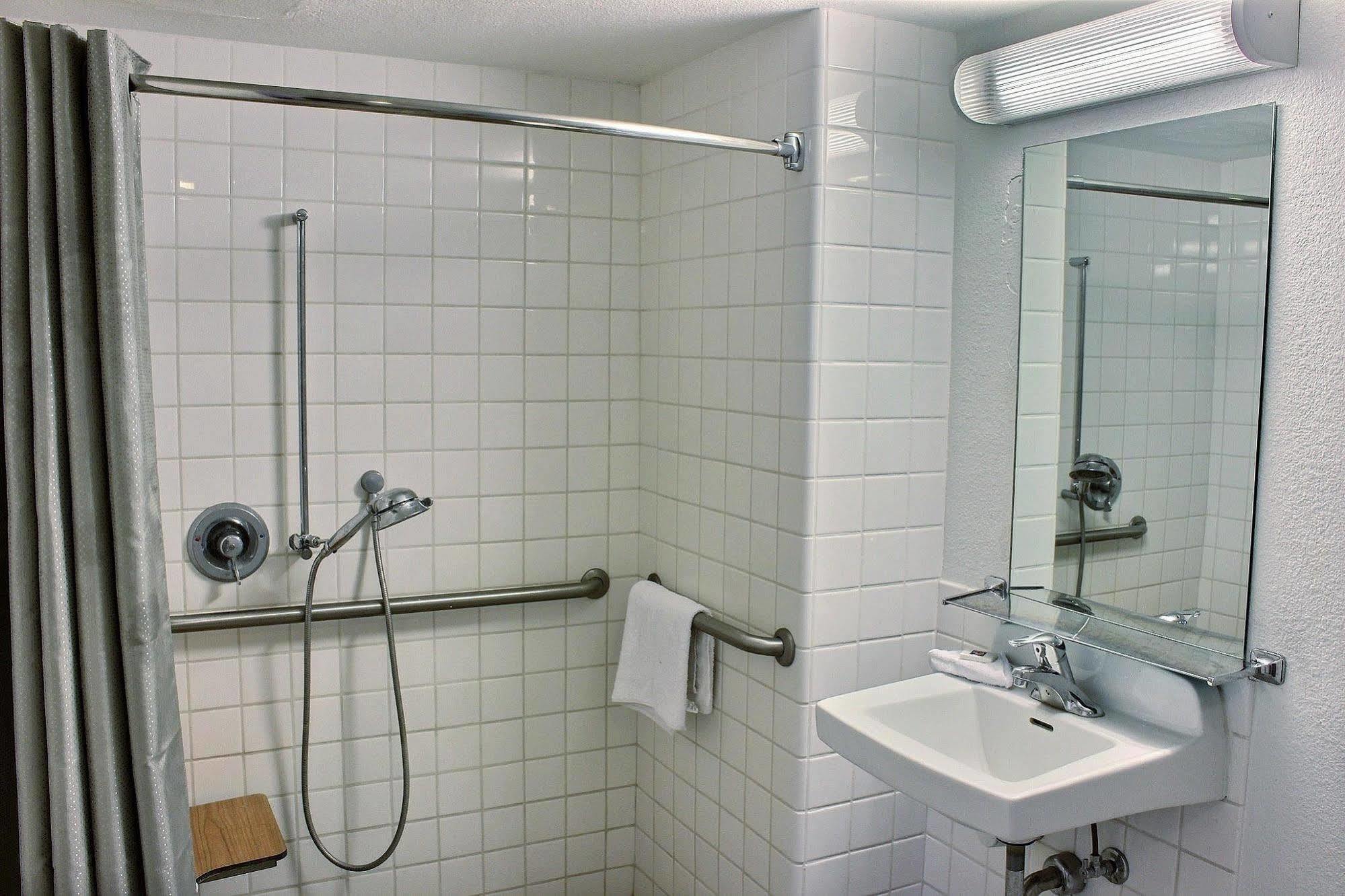 6-paso Robles, Ca Hotel