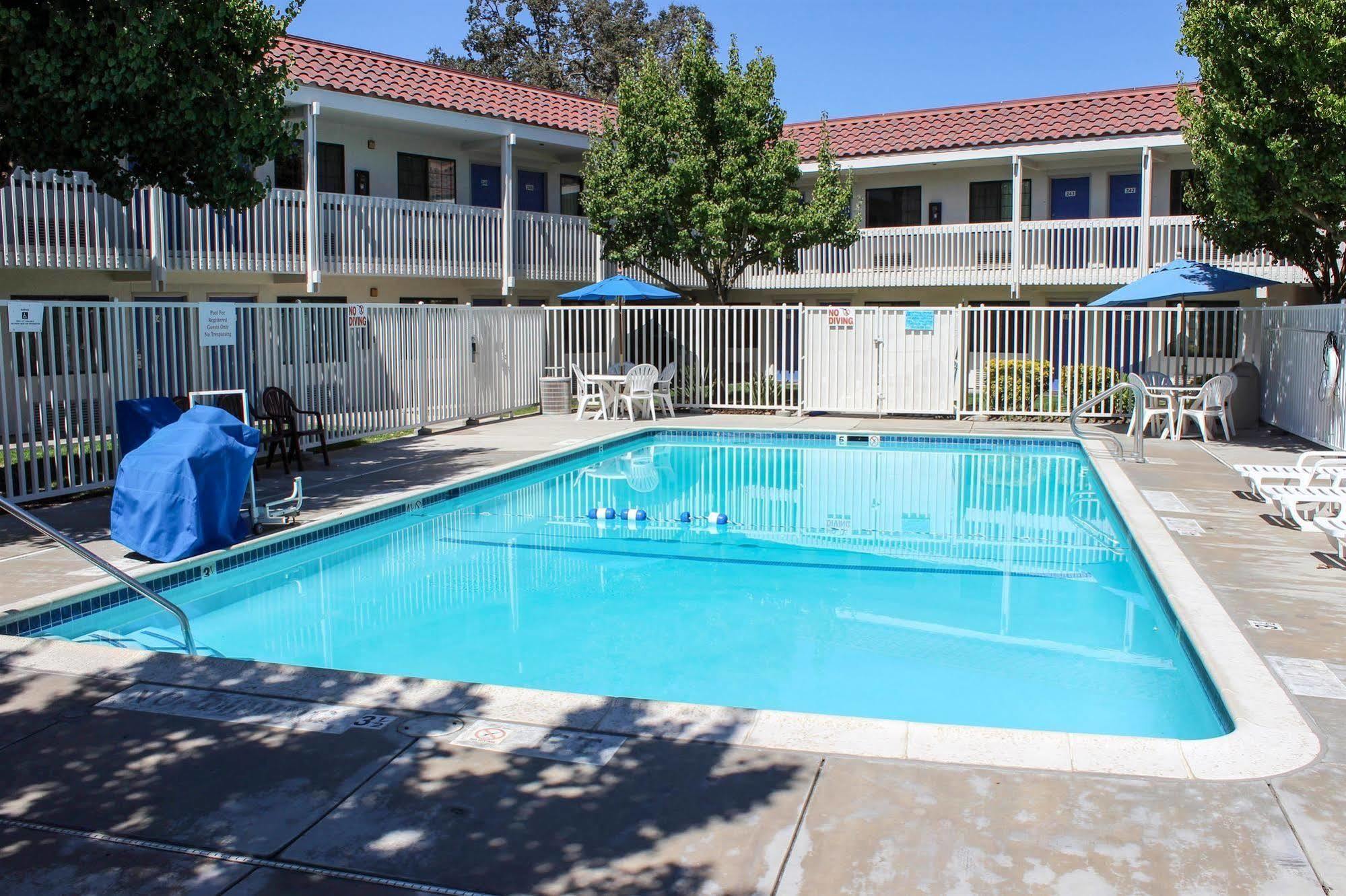 6-paso Robles, Ca Hotel
