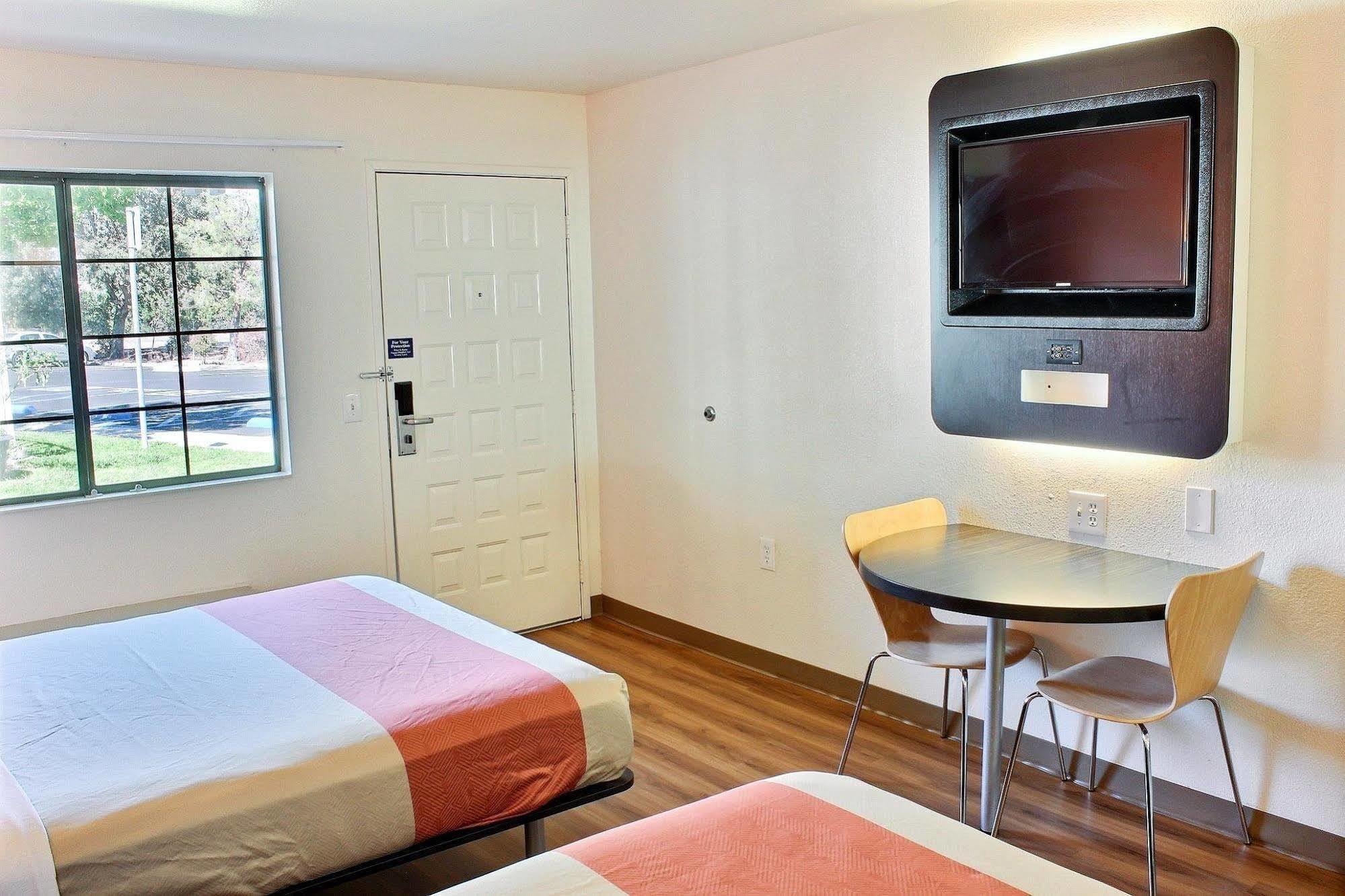 Hotel 6-paso Robles, Ca 2*