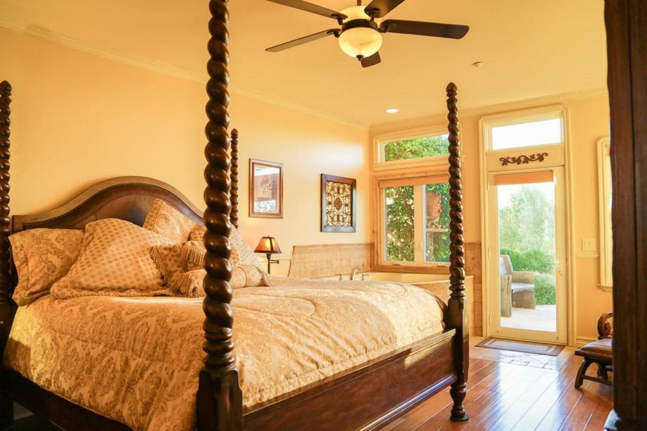 High Ridge Manor Bed & Breakfast 4*