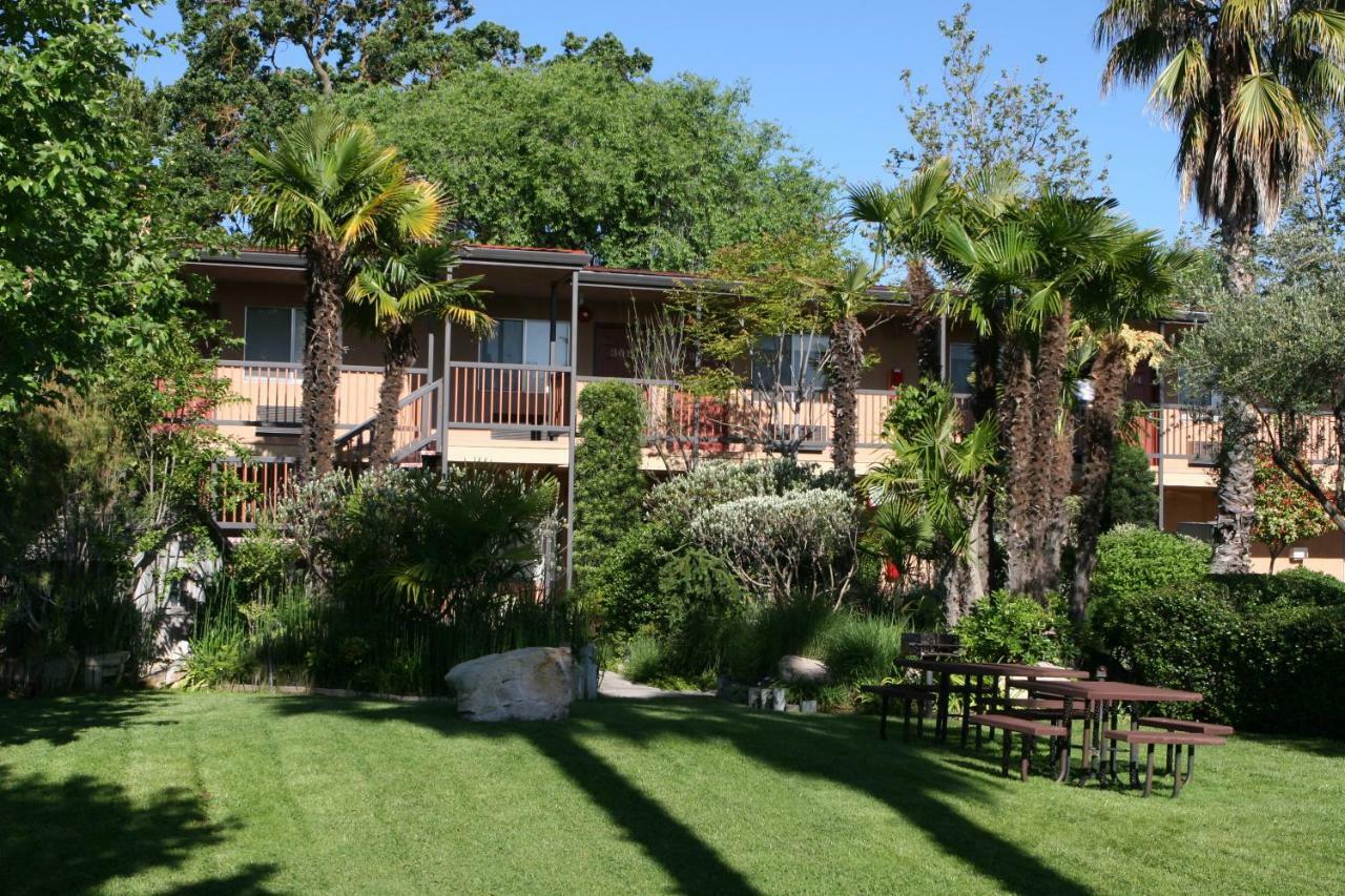 Hotel Adelaide 3*