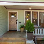 Vine Street Bungalow-Hot Tub, Ev, Walk To Town