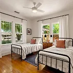Vine Street Bungalow-Hot Tub, Ev, Walk To Town