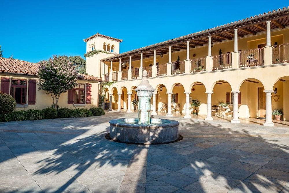 Calipaso Winery & 4*