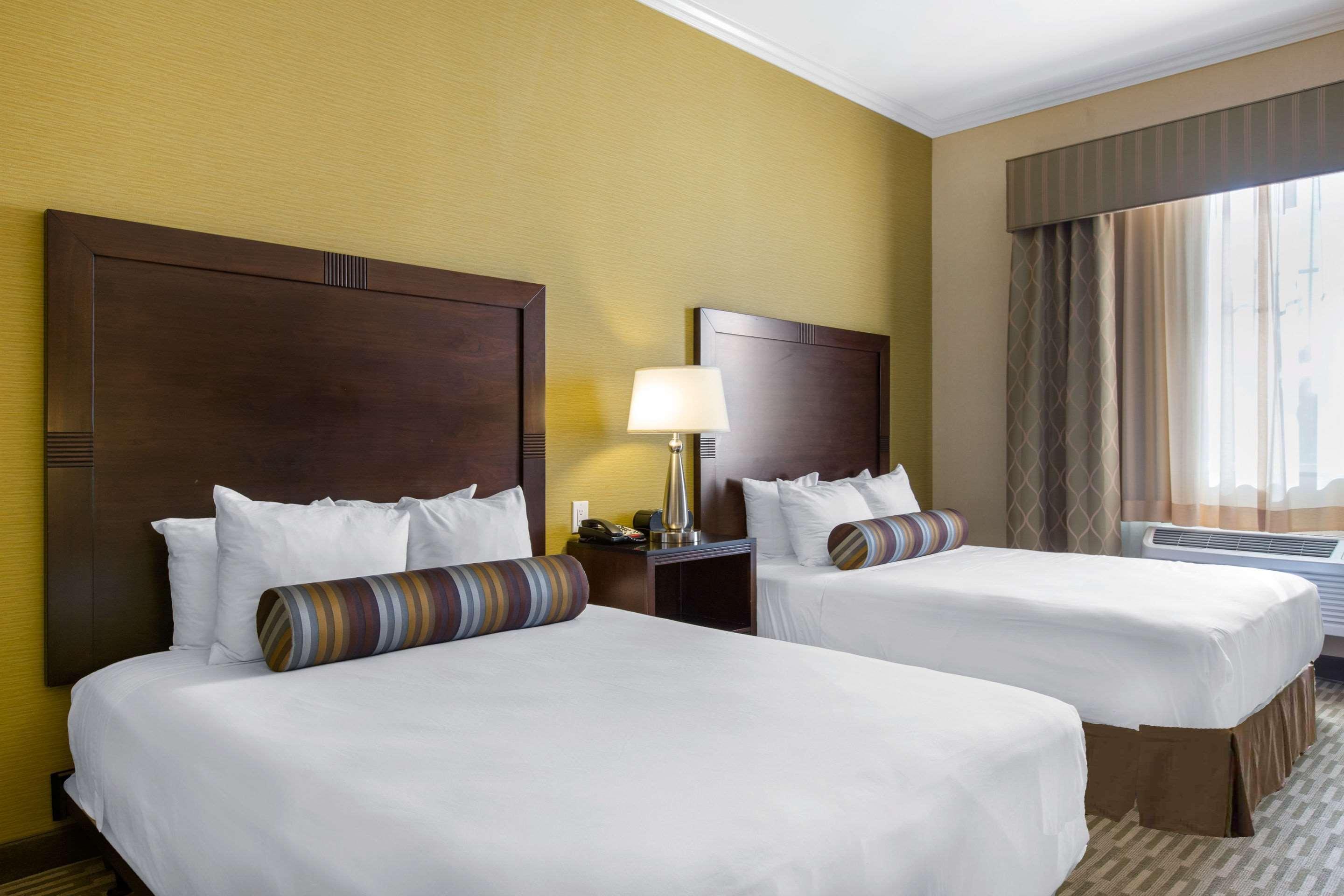 Hotel The Oaks & 4*