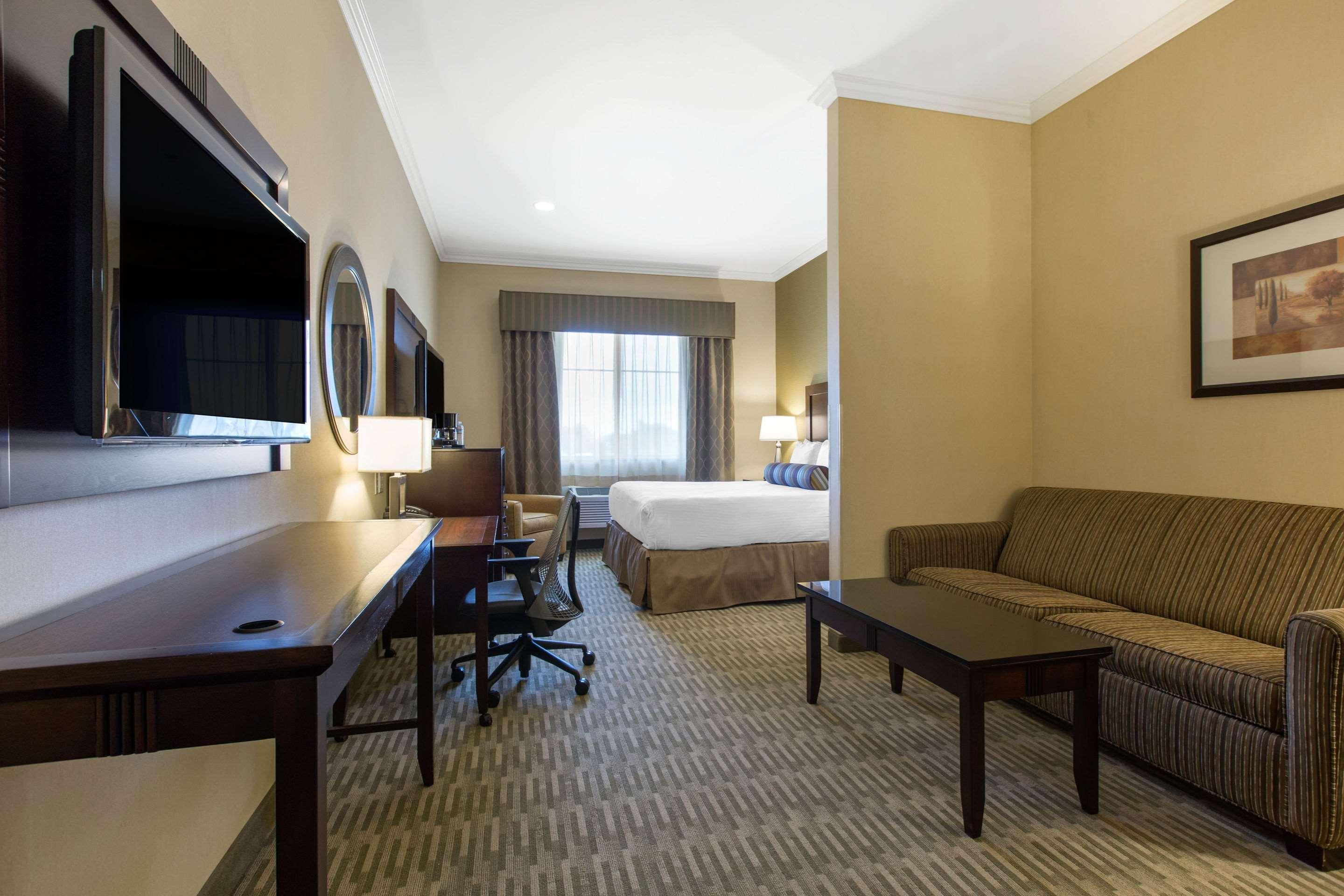 Hotel The Oaks & 4*