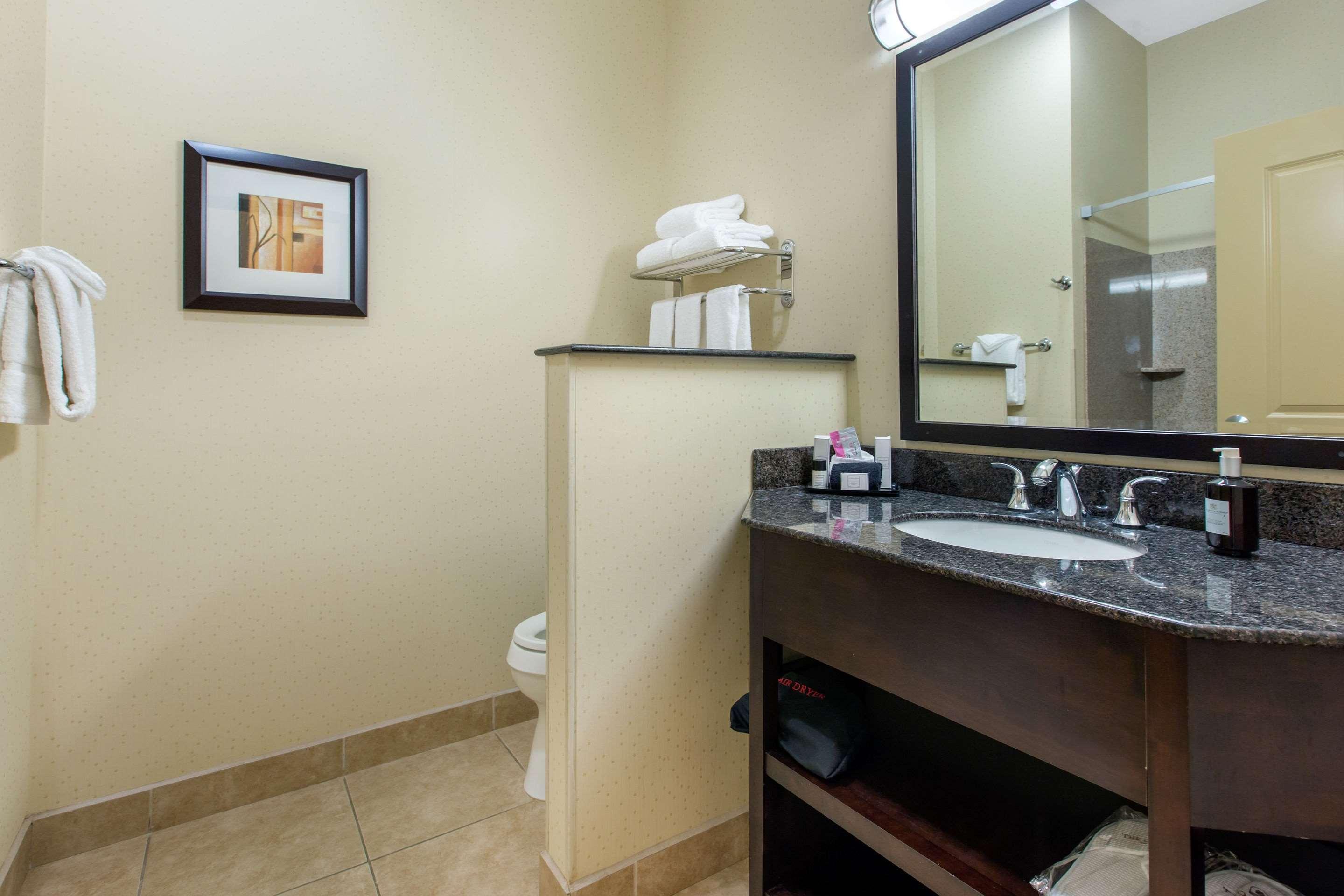Hotel The Oaks & 4*