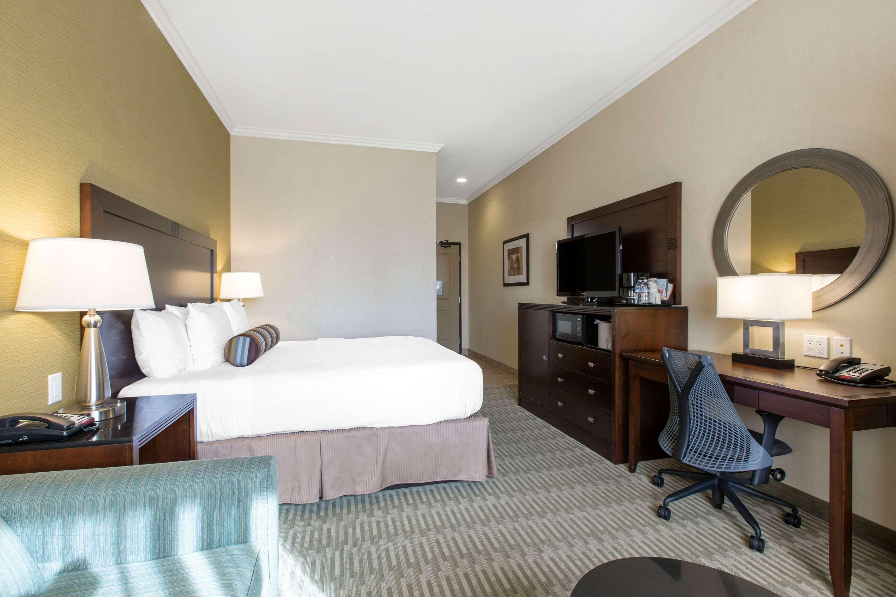 The Oaks & Hotel