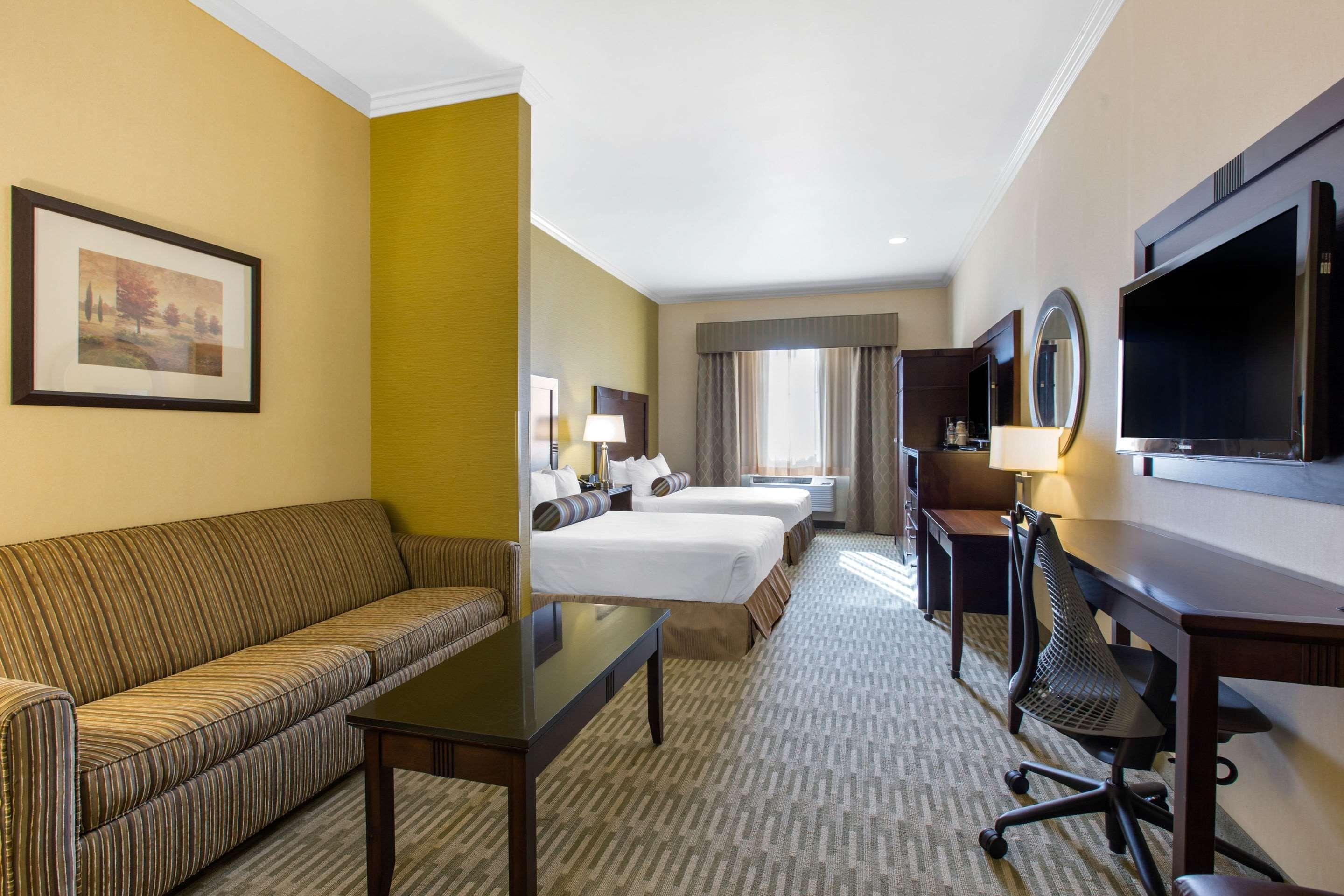 The Oaks & Hotel 4*
