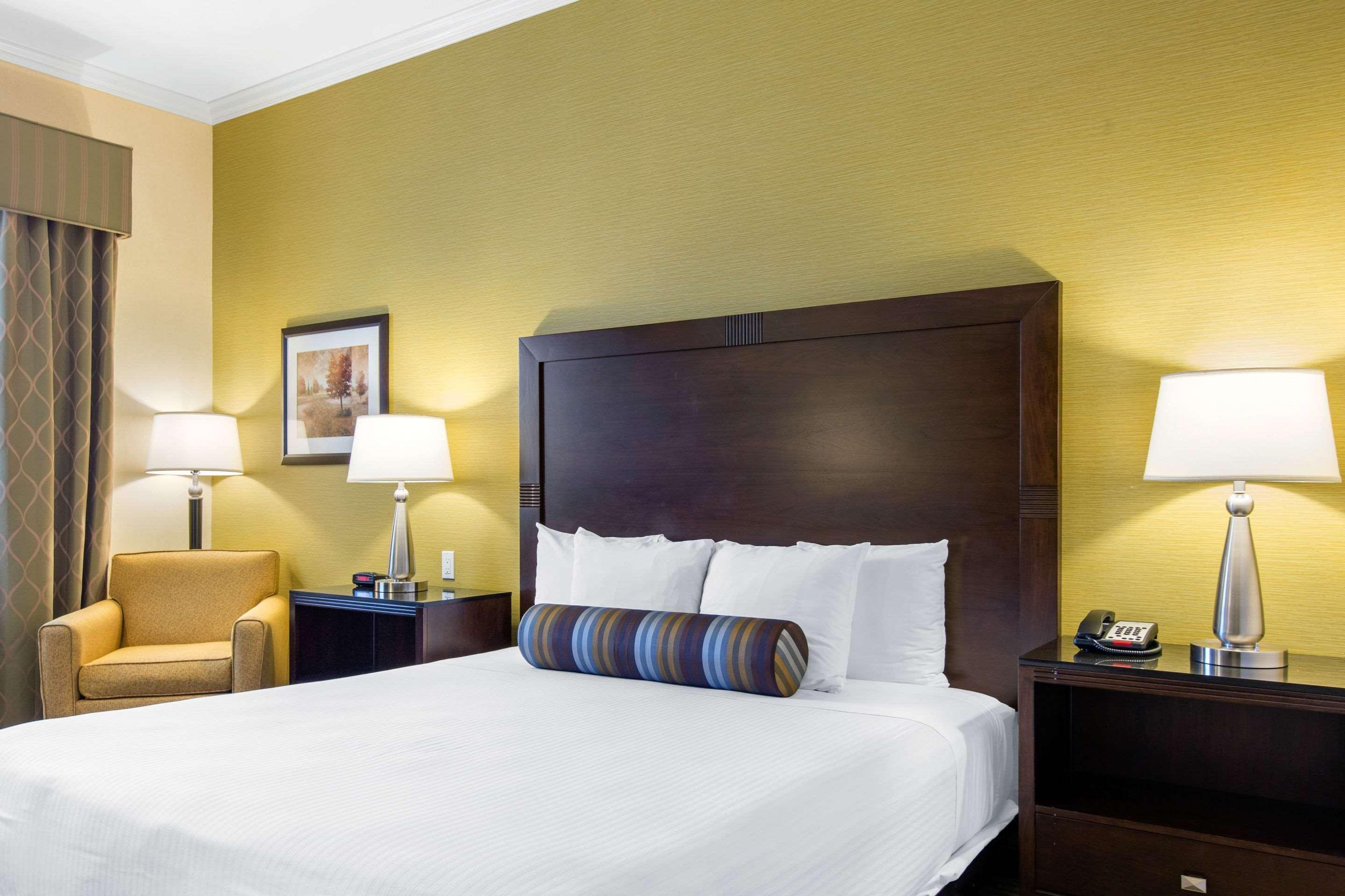 Hotel The Oaks &