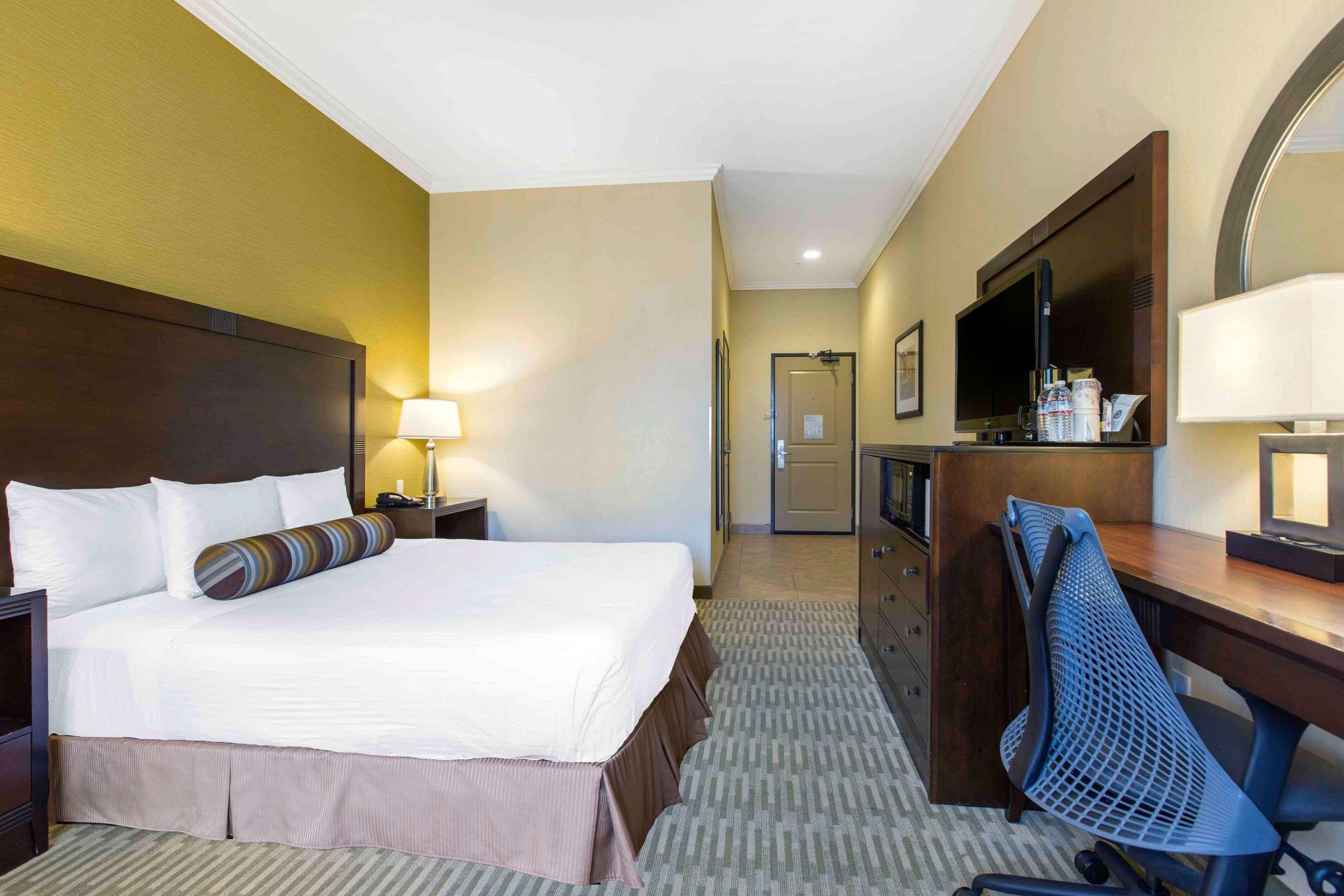 The Oaks & 4* Paso Robles