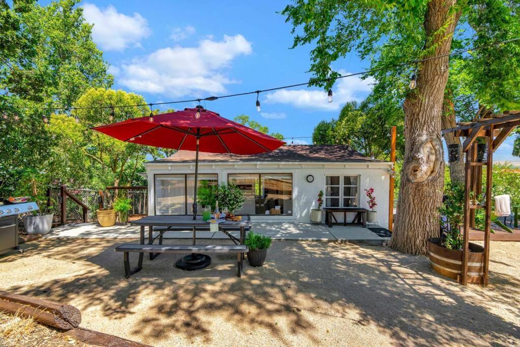 Hilltop 1 Bed/1 Bath Close To Downtown Paso