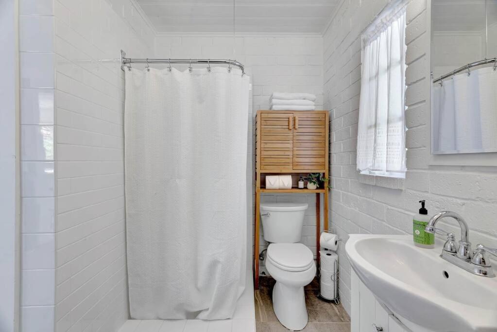 Hilltop 1 Bed/1 Bath Close To Downtown Paso Holiday home *