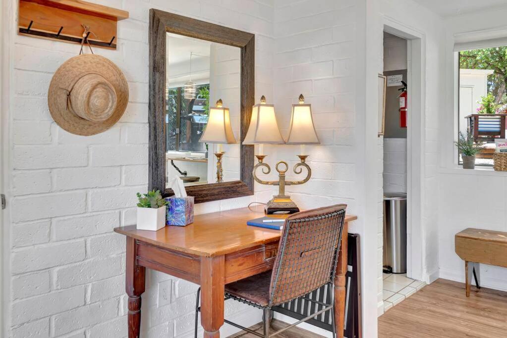 Hilltop 1 Bed/1 Bath Close To Downtown Paso