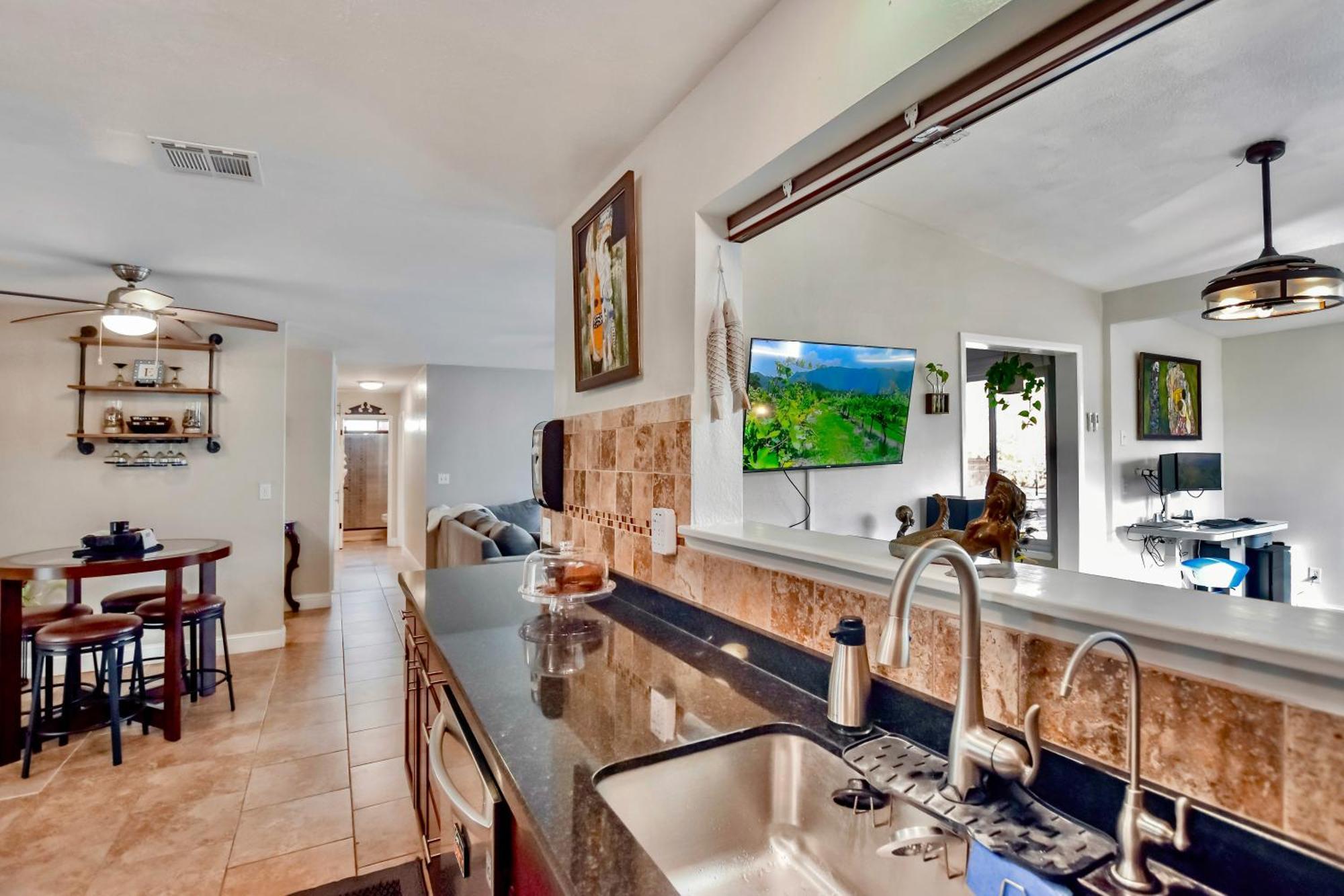 Wine Country Retreat - For The Solo Traveler Homestay *
