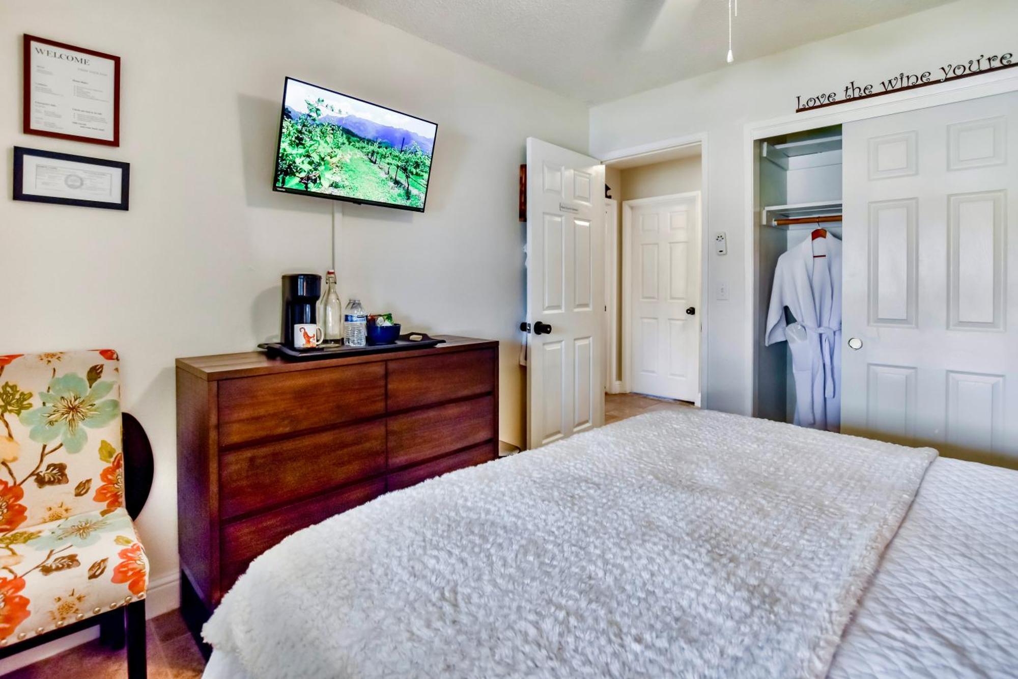 Wine Country Retreat - For The Solo Traveler Homestay *