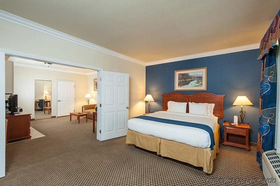 Express & - By Ihg