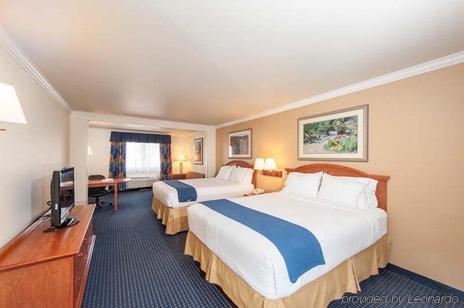 Express & - By Ihg Hotel 3*