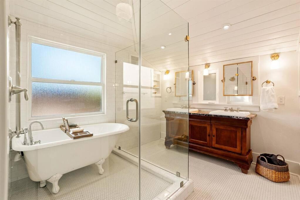 Vine Street Bungalow-hot Tub, Ev, Walk To Town