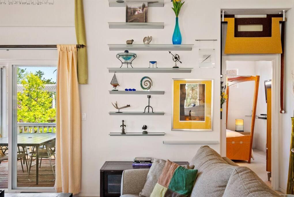 Manzanita Manor-whimsical Art & Near Downtown