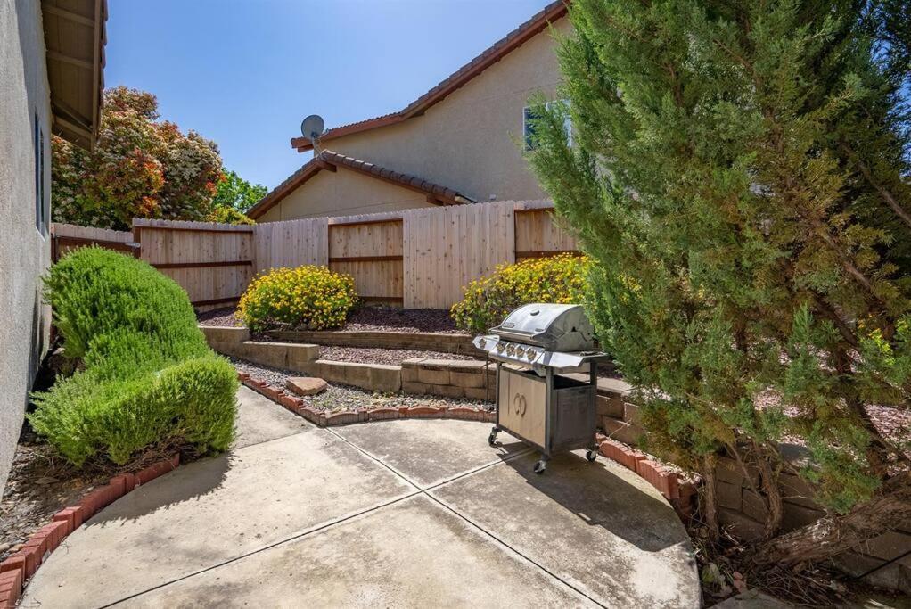 Manzanita Manor-whimsical Art & Near Downtown Paso Robles