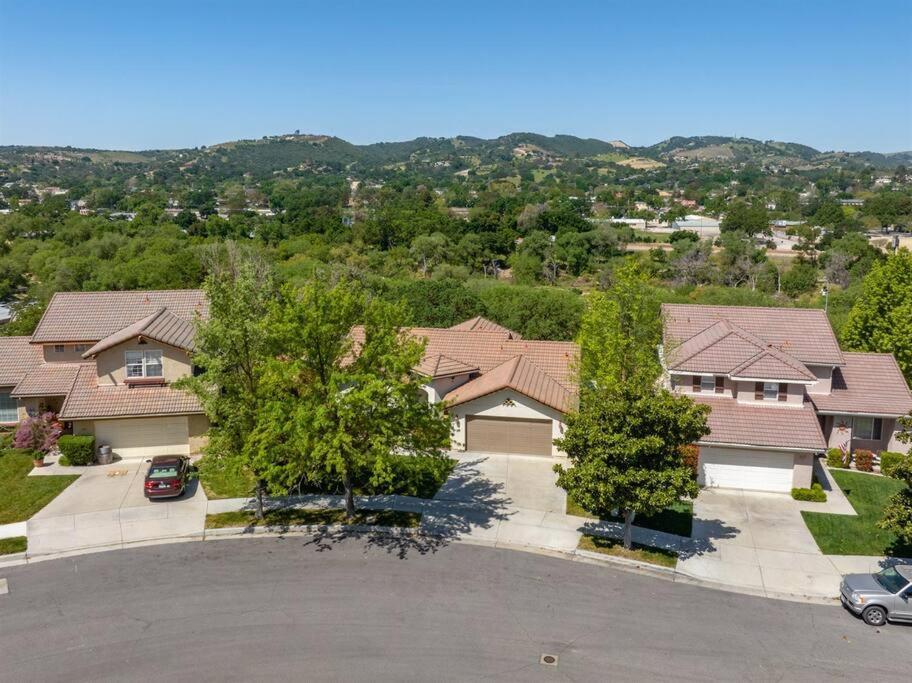 Manzanita Manor-whimsical Art & Near Downtown