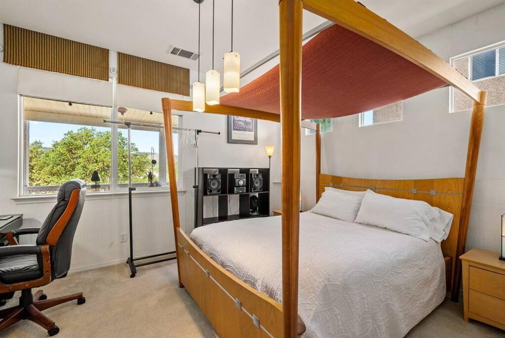 Manzanita Manor-whimsical Art & Near Downtown *