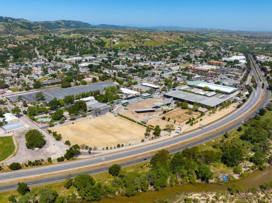 Holiday home Manzanita Manor-whimsical Art & Near Downtown Paso Robles