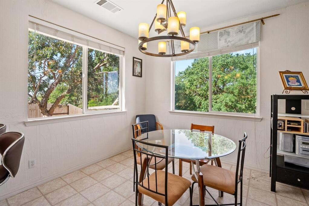 Manzanita Manor-whimsical Art & Near Downtown * Paso Robles