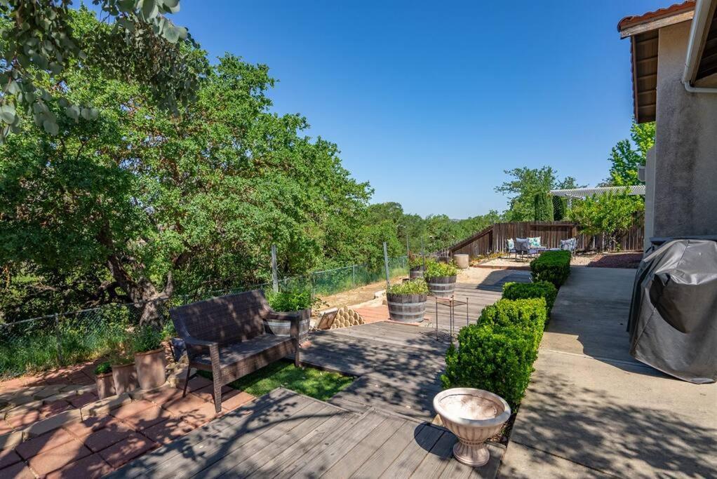 Manzanita Manor-whimsical Art & Near Downtown Paso Robles