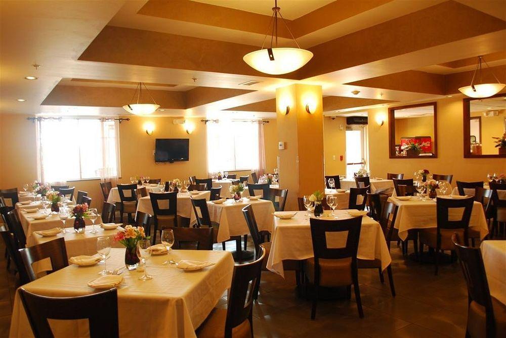 Hotel The Oaks &