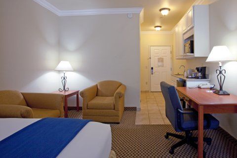 Express & - By Ihg Hotel Paso Robles