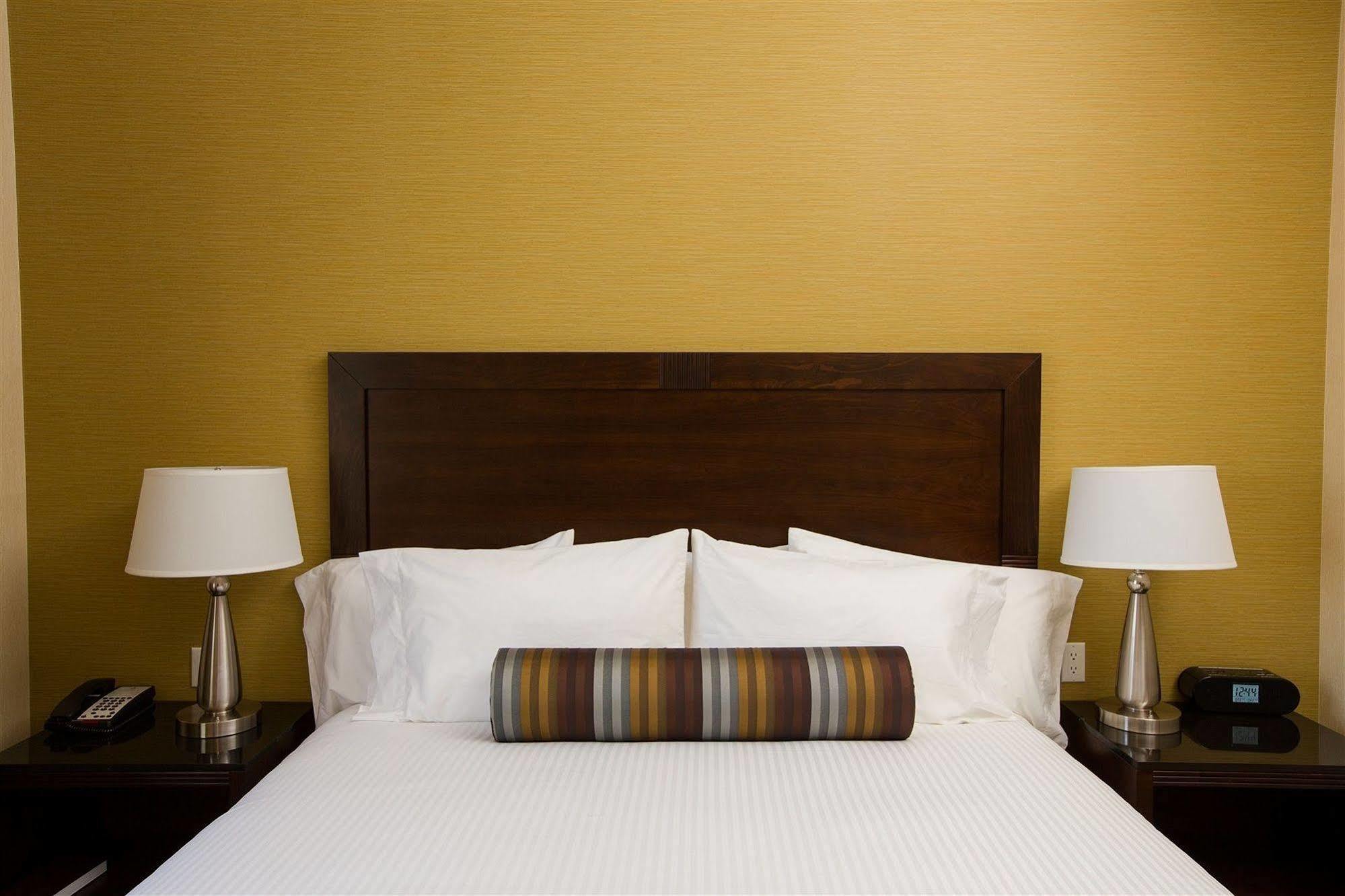 Hotel The Oaks & 4*